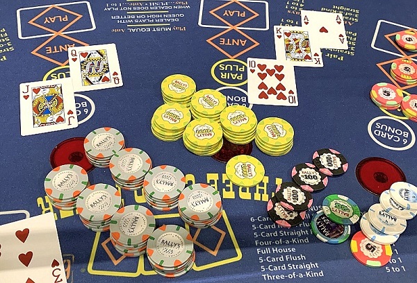 Kinh nghiệm Triple Card Poker bật mí từ thần bài